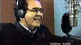 Padre Zezinho canta 