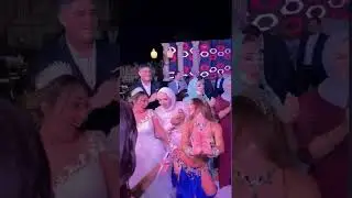 Crowd engagement shimmy from oriental dancer #bellydance #dance