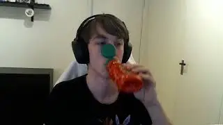 Xibbe drinks Ketchup? while opponents are trying to catch up 🤣