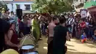barbarian pipe band e ballerina del ventre a almodovar