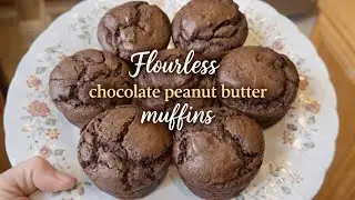 Flourless chocolate peanut butter muffins