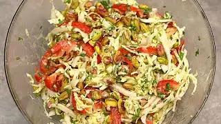 Ich werde nie m&uuml;de, diesen leckeren Salat zu essen! Leichter Salat mit Chinakohl und Pistazien