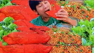 GIANT ROAST DUCK NOODLE MUKBANG 🌶️ DIPPED IN SEAFOOD SAUCE &ndash; CRISPY SKIN, SUPER ADDICTIVE