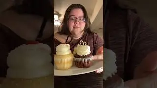 I couldn&rsquo;t feel the frosting on my nose ☹️#cupcakes #review #Foodie #food #mukbang #eating #tasting