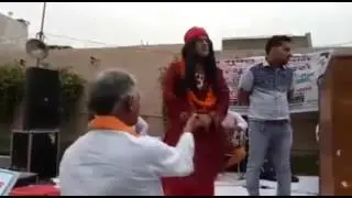 Swami om fight||swami om got beaten by public||bigg boss 10||salman khan