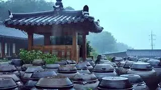 It is the sound of rain falling on the hanok Jangdokdae