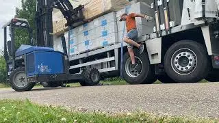 Stenen lossen met kooiaap