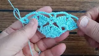 #üçgensal #ceyizlikşal #handmade iki sıradan yapılan üçgen şal modelim 💙🦋