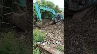 excavator cobelco SK 200 kerja keruk tanah #excavator #kdm #normalisasi