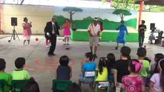 PADRES DE FAMILIA EN EL DIA DEL NIÑO (VECINDAD CHAVO DEL 8)