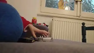 Clock Single on Sofa WB?