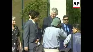 Wim Kok arrives for talks with leaders