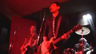 IDOL LIPS - Kickback - Crancked up really high - Sinister noise - 05-09-2013