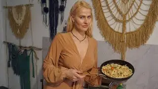 Домашняя паста с морепродуктами, приготовленная в старинной дровяной печи | Relaxing Village Cooking
