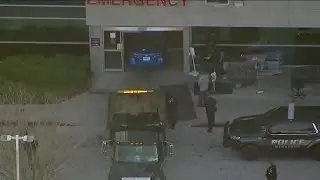 Car crashes into Atlanta hospital's ER, 2 people injured: Police