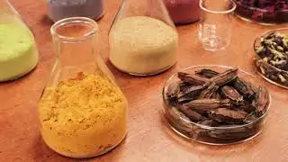 THE NATURAL LABORATORY: Dyeing with Herbal