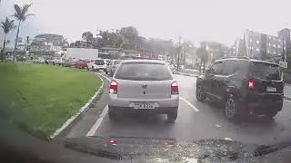 Levando a esposa no ponto de pegar o transporte para o trabalho 