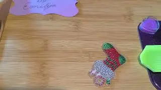 Relaxing diamond painting with me - Christmas keychains - Christmas advent day 22