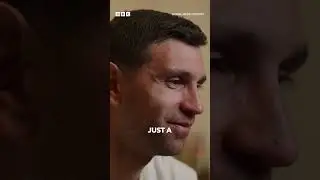 Emi Martinez on his infamous World Cup Golden Glove gesture 😂