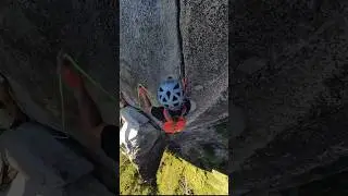 As&iacute; es escalada tradicional ⚠️ #climbing #escalada #escalar