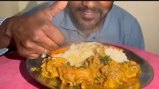 Eating desi style chicken curry and rice 😋🤤