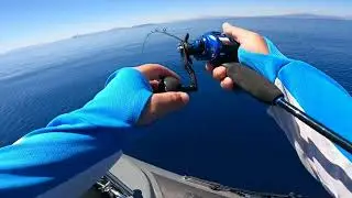 Ψάρεμα με την τεχνική του light slow jigging , με εξειδικευμένα εργαλεία για την τεχνική.