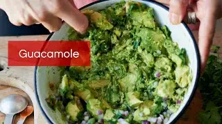 How to Make Guacamole – It's Easy AF!