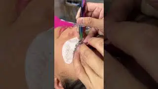 I showed you what my lashes look like at the 4 weeks mark, and here is what a new set of volume