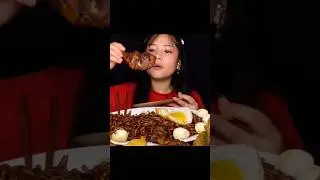 Eating Crunchy giant chilli pepper 🫑 lag piece 🍗 fried momo 🥟 Mukbang #mukbang #shorts #asmr