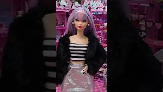 Video completo en YouTube/Barbie elige outfit para ir de compras #barbie #doll #dollsboutique