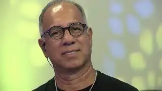 Coreano Junho chu canta Força e Vitória.