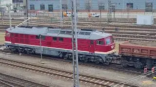 BR232 der WFL mit Schüttgutkippwagen am 01.03.2025 in Dresden Altstadt