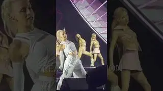 Lisa and Rose's Pink Venom body roll is straight to ya dome like ah-ah-ah!🔥#blackpink #lisa #ros&eacute;