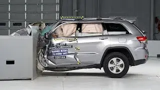 2014 Jeep Grand Cherokee driver-side small overlap IIHS crash test
