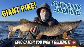 Поймал свою ПЕРВУЮ в жизни щуку! 🎣 Рыбалка на приманку в холодную погоду на озере с лодки