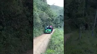 &iquest;En tu pa&iacute;s tambi&eacute;n se transportan as&iacute; los campesinos? 🚜🌄
