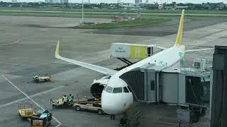  Cebu International airport  parang laruan tingnan yung mga airplane 