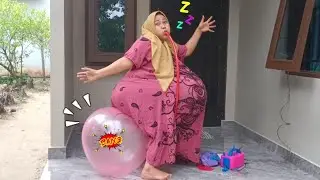 Kagett..!! Dudukin balon jumbo sampai meletus baju mama membesar