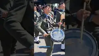 Paraca Dom&iacute;nguez Braganza, Cabo Caballero Paracaidista BRIPAC tocando la caja (M&aacute;laga 2023)