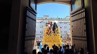 Semana Santa 2023 Salida de la Exaltación desde el interior de la Parroquia. Suena A.M La Sentencia