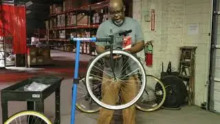 How to use the Detroit Bikes pump.