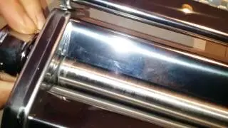 Lightweight stainless steel pasta maker, easy to assemble & use