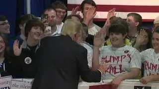 Trump has teens take anti-drug pledge at rally