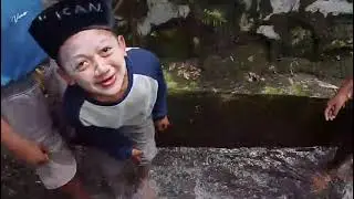 Lagi asyik asyiknya main air si ngendul dan si ketop berantem