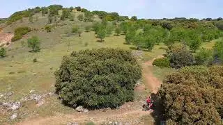 Nuestro amigo Jonathan escalando la famosa cuesta de los toriles en Carrizosa