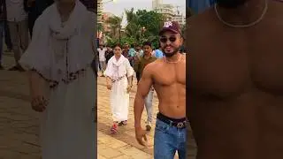 Public reaction on shirtless bodybuilder 😱😂 #publicreaction #girlreaction #reaction #bodybuilder