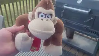 Donkey Kong punch a lot of enemies