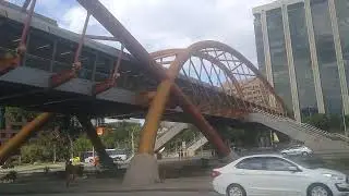 Brasil - Na parada de ônibus em frente a prefeitura do Rio de Janeiro