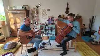 Mantra Music Govinda ( Radhe Radhe ) mit Jan- pure nature analog voice, guitar & Cello