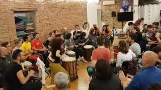 Pura gioia ritmica al Community Drum Circle!